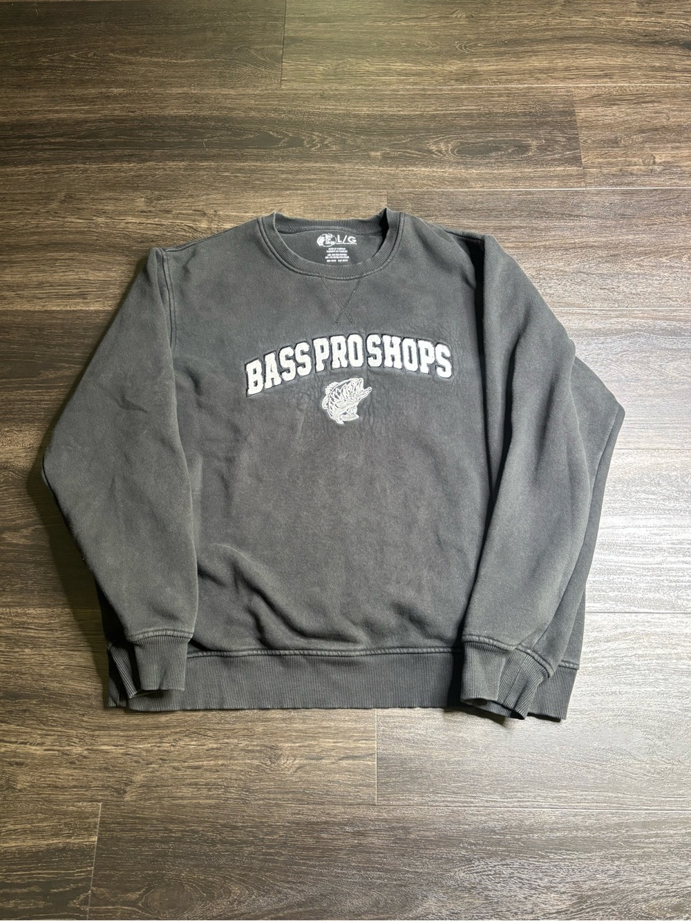 Bass Pro Shops Spell Out Black Crewneck Size L